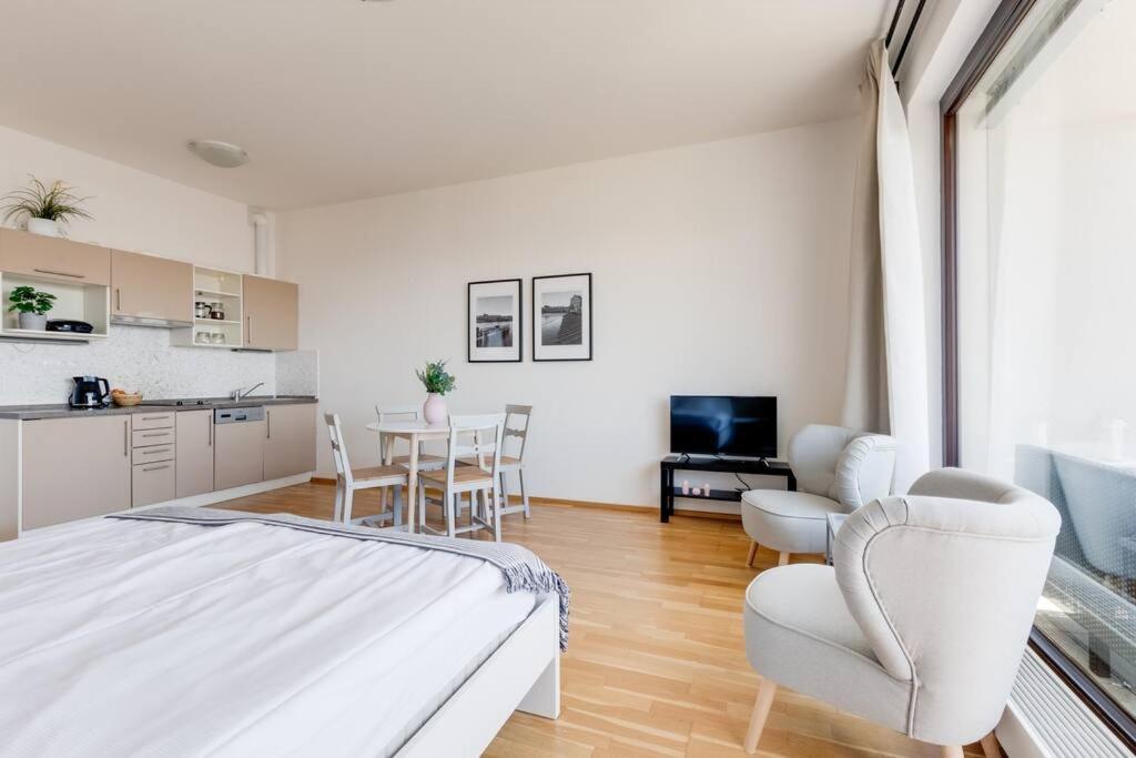 Apartment Jt's Korunni Str. Prag